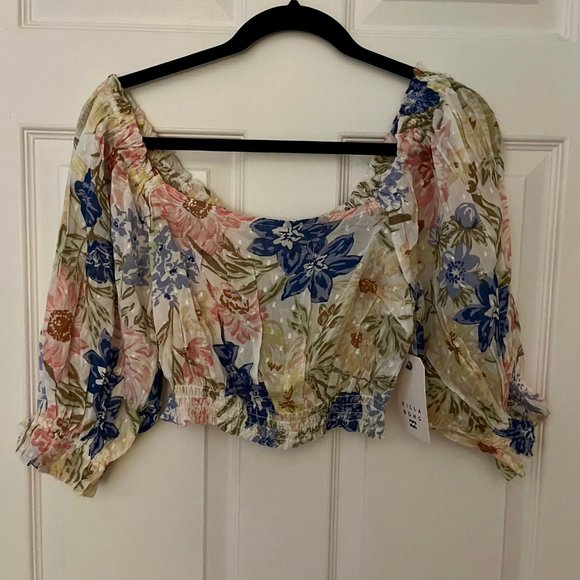 NWT Billabong Cropped Floral 3/4 Sleeve Top Size S & Bonus White Denim Shorts - Picture 2 of 2